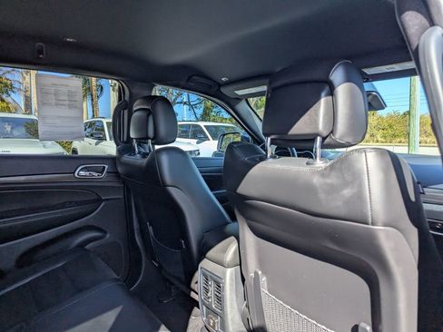 Used 2021 Jeep Grand Cherokee Laredo X image 12