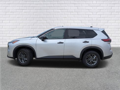 Used 2024 Nissan Rogue S image 2