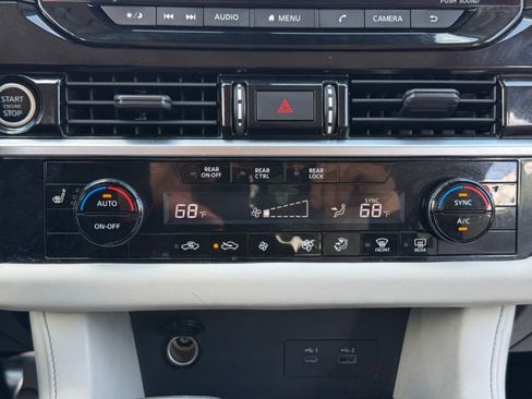 Used 2022 Nissan Pathfinder SV AWD/4WD image 14