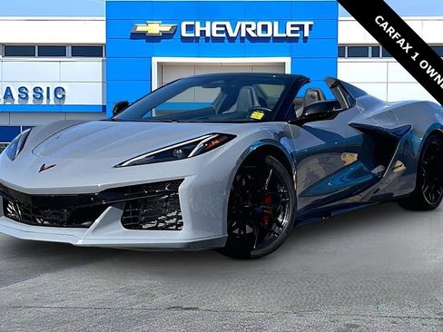 Used 2025 Chevrolet Corvette Z06 image 3