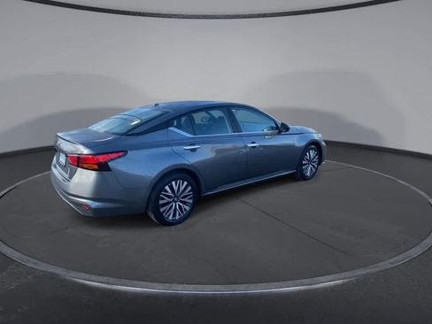 Used 2024 Nissan Altima 2.5 SV FWD image 16