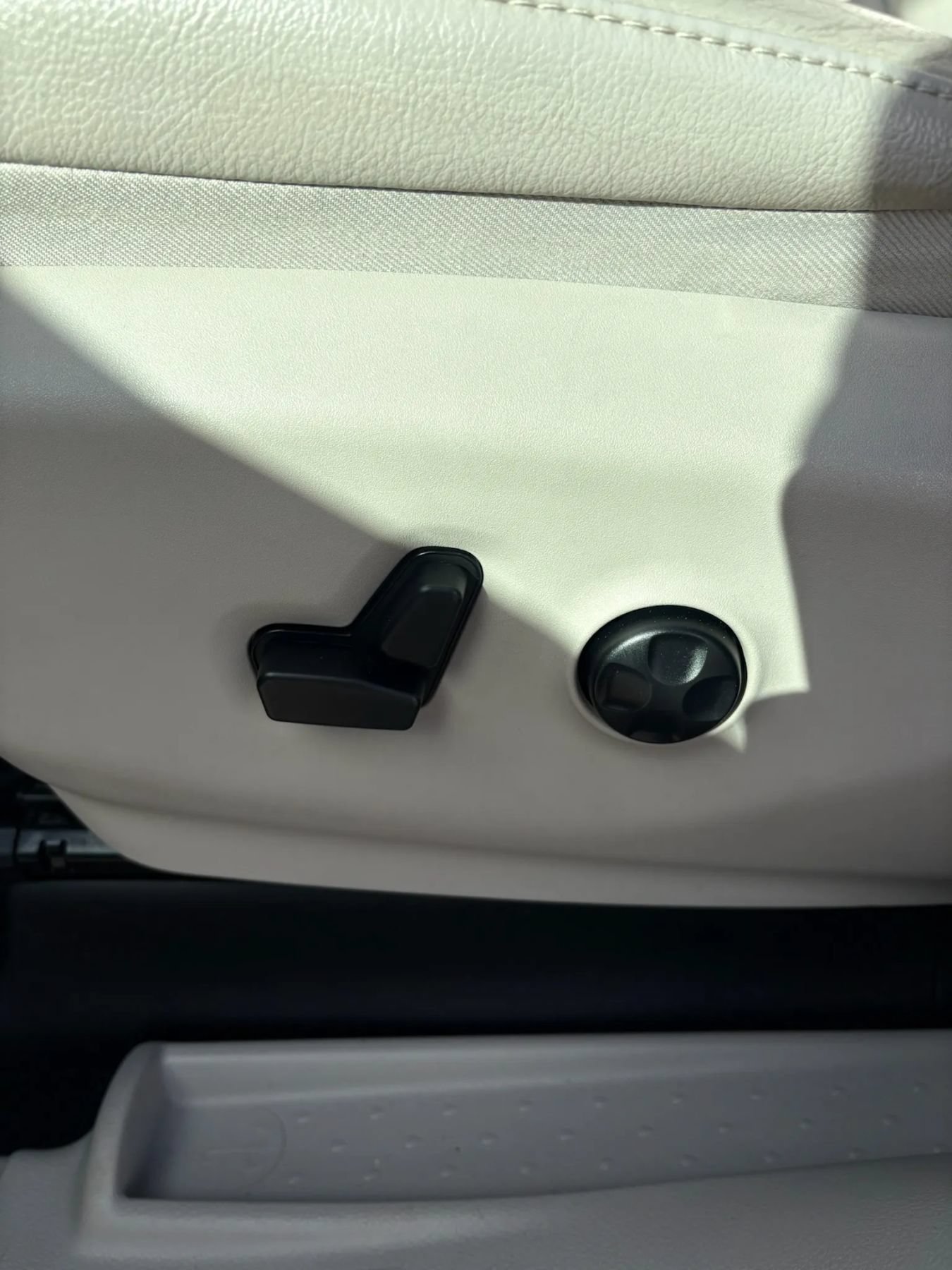 Used 2018 Chrysler Pacifica Touring-L FWD image 13