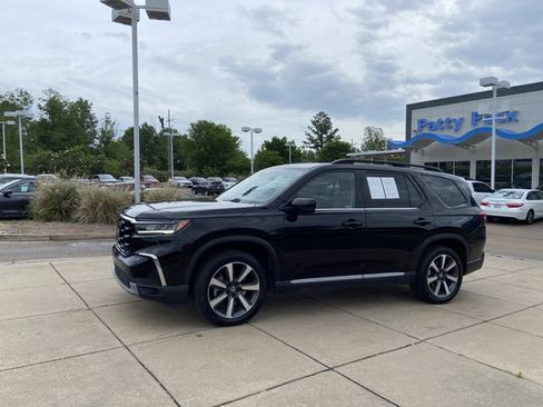 Used 2023 Honda Pilot Touring image 6