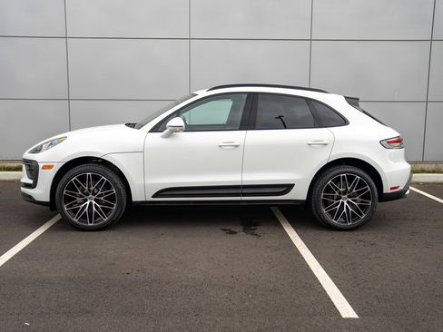 New 2026 Porsche Macan image 2