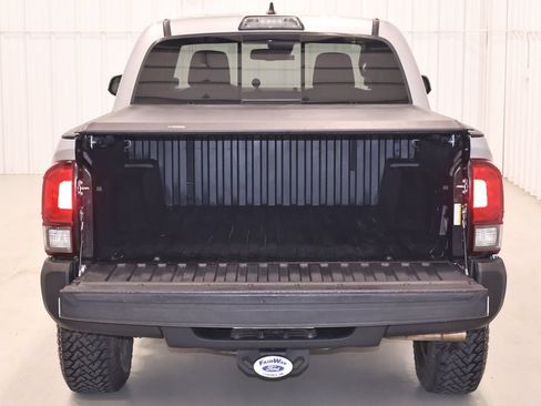 Used 2019 Toyota Tacoma TRD Off-Road AWD/4WD image 34