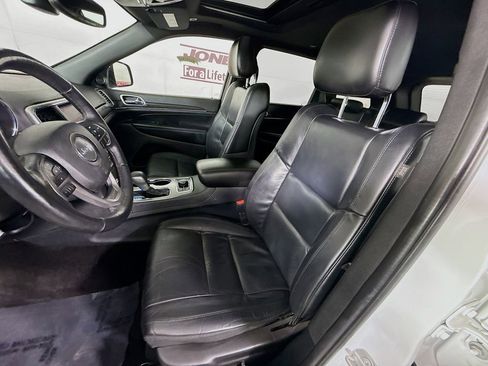 Used 2018 Jeep Grand Cherokee Limited AWD/4WD image 26