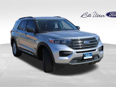 Certified 2024 Ford Explorer XLT image 3