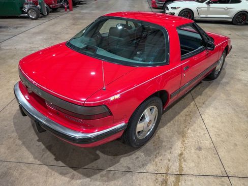 Used 1988 Buick Reatta Coupe FWD image 17