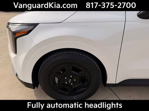 Certified 2025 Kia Carnival image 8