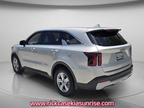 Used 2026 Kia Sorento LX FWD image 8