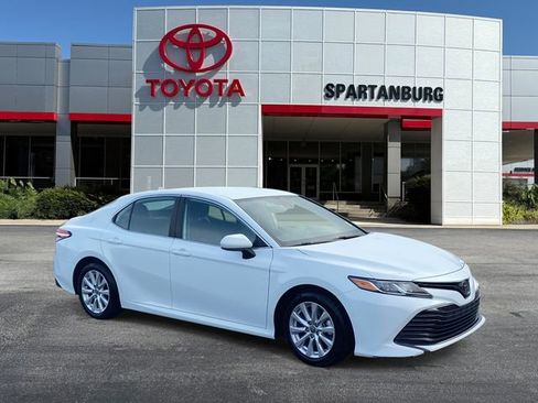 Used 2020 Toyota Camry LE image 1
