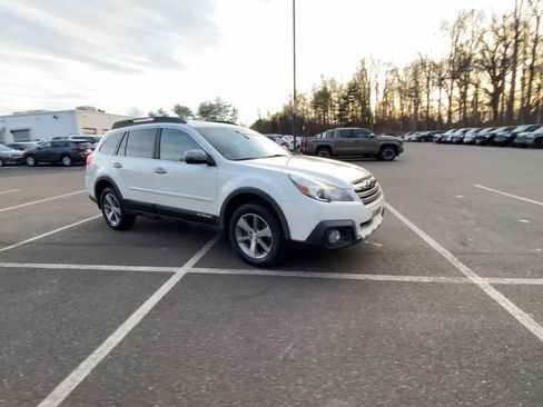 Used 2014 Subaru Outback 3.6R Limited image 3