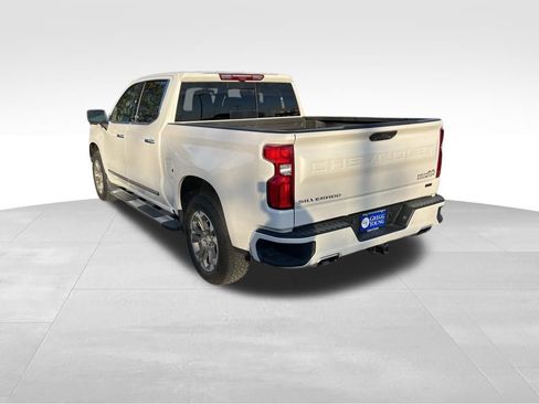 Used 2023 Chevrolet Silverado 1500 High Country w/ Technology Package image 4