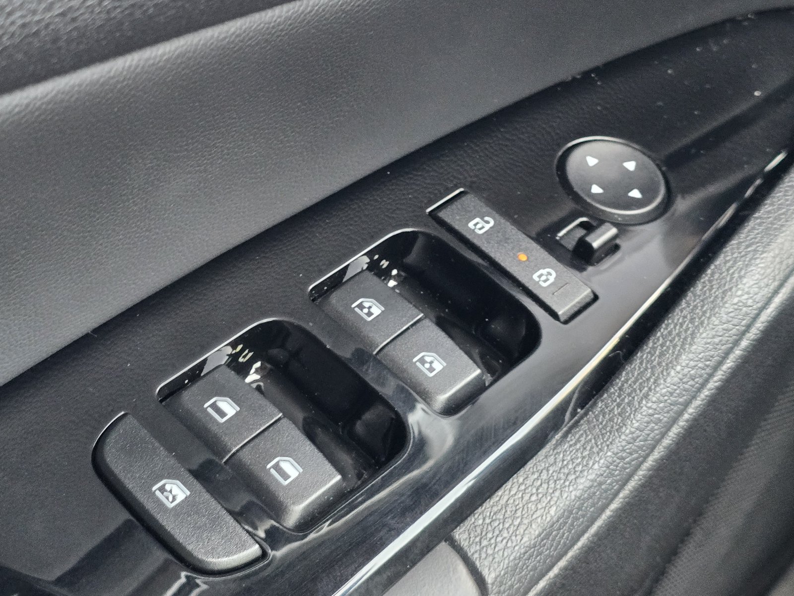 Used 2025 Kia Sportage EX FWD image 23