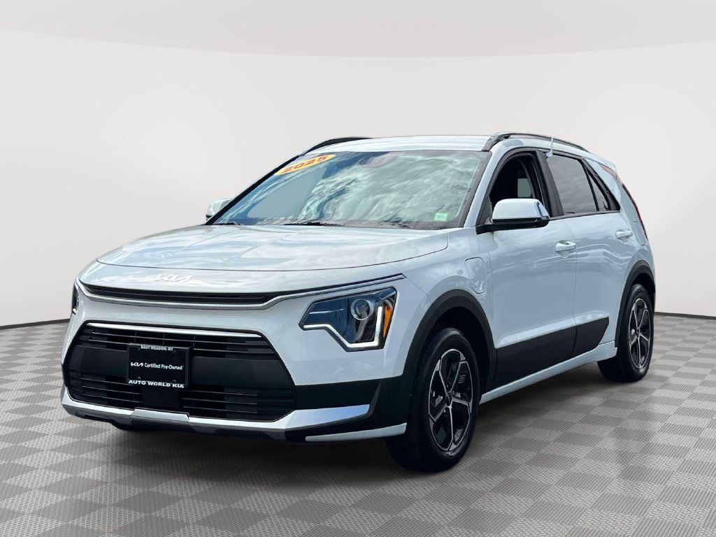 Used 2025 Kia Niro EX w/ EX Cold Weather Package FWD image 3