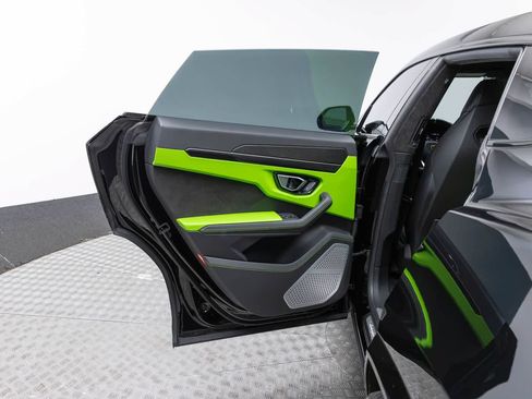 Used 2022 Lamborghini Urus AWD/4WD image 40
