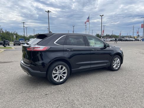 Used 2022 Ford Edge Titanium AWD/4WD image 4