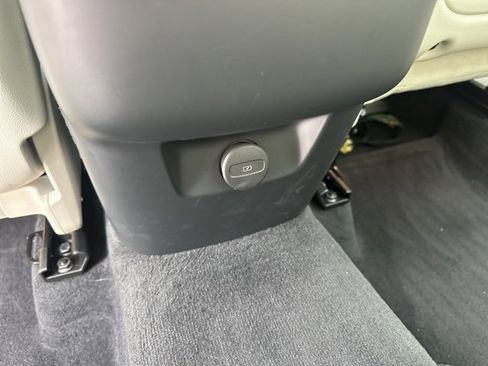 Certified 2023 Volvo XC60 B5 Plus w/ Climate Package image 15