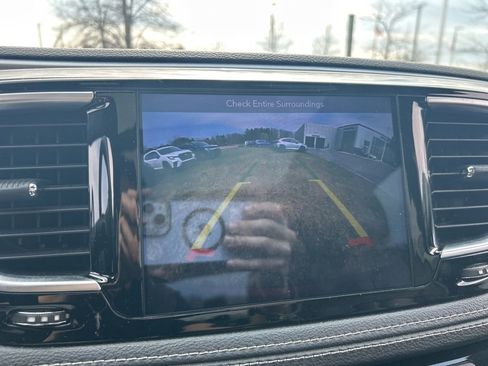 Used 2019 Chrysler Pacifica Limited w/ S Appearance Package image 6