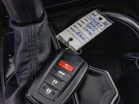 Used 2022 Toyota Camry SE w/ Cold Weather Package FWD image 28
