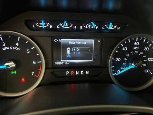 Used 2018 Ford Expedition XLT w/ Equipment Group 201A AWD/4WD image 16