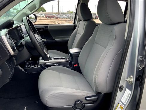 Used 2020 Toyota Tacoma SR5 w/ SR5 Appearance Package (SM) image 8