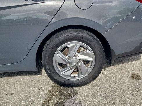 Certified 2024 Hyundai Elantra SE FWD image 11