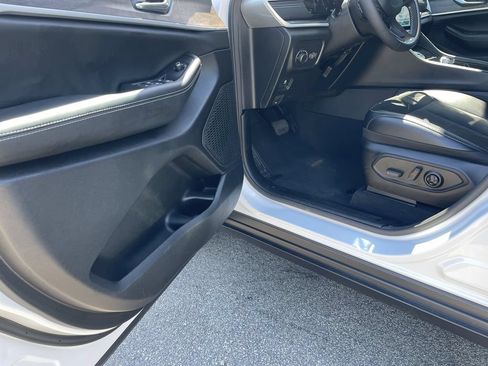 Used 2026 Jeep Grand Cherokee Altitude AWD/4WD image 14
