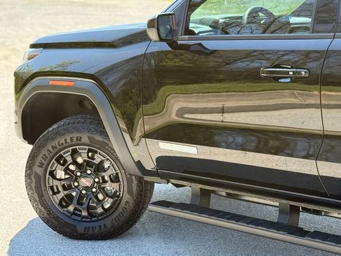 New 2026 GMC Canyon Elevation w/ Convenience Package image 8