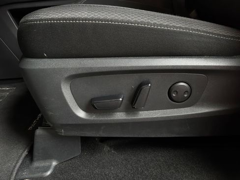 Used 2025 Nissan Pathfinder SV FWD image 10