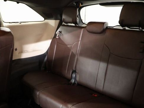 Used 2024 Toyota Sienna Platinum image 28