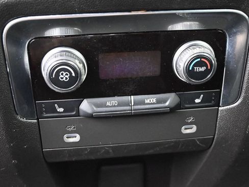 Used 2023 Chevrolet Suburban Premier AWD/4WD image 24