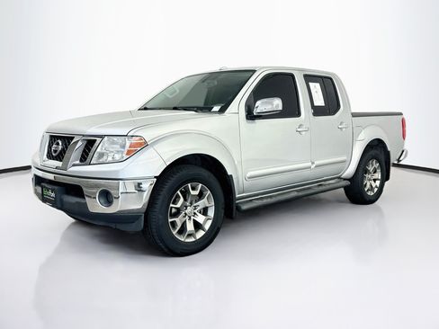 Used 2018 Nissan Frontier SL AWD/4WD image 3