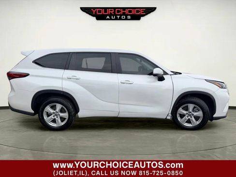 Used 2023 Toyota Highlander L FWD image 11
