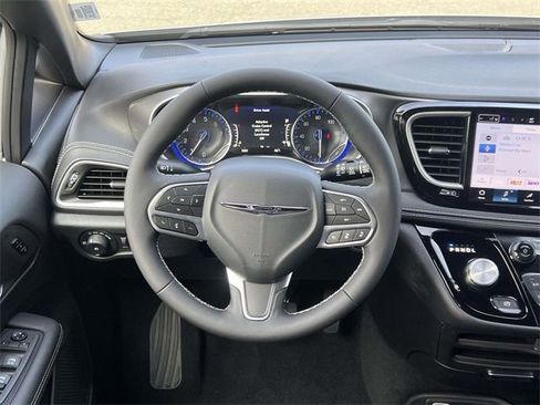 New 2026 Chrysler Pacifica Select image 38