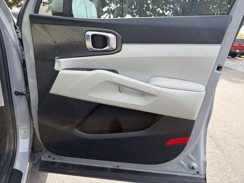 Used 2025 Kia Sorento S w/ Panoramic Sunroof Package image 10