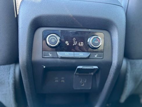 Used 2024 Chevrolet Traverse RS FWD image 22