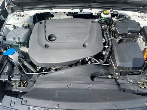 Certified 2024 Volvo XC40 B5 Plus w/ Climate Package AWD/4WD image 34