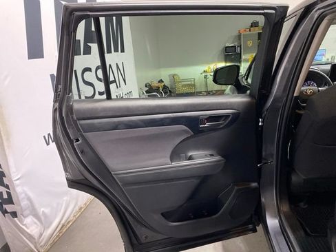 Used 2023 Toyota Highlander L FWD image 23