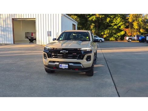 Used 2024 Chevrolet Colorado Z71 w/ Z71 Convenience Package 2 image 3