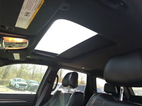 Used 2017 Jeep Grand Cherokee Limited image 15