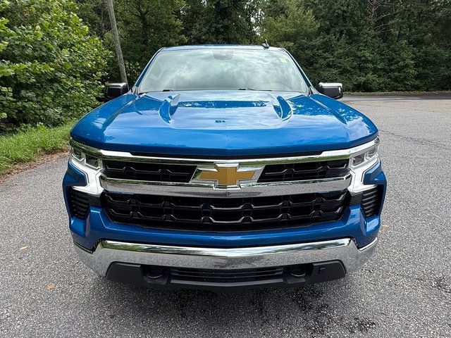 Used 2022 Chevrolet Silverado 1500 LT AWD/4WD image 3
