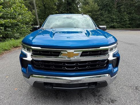 Used 2022 Chevrolet Silverado 1500 LT AWD/4WD image 3
