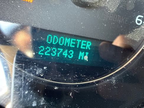 Used 2008 Chevrolet Suburban LT w/ LT Preferred Equipment Group AWD/4WD image 14