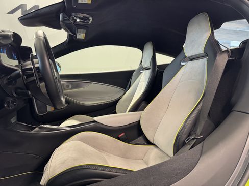 Used 2024 McLaren Artura image 13