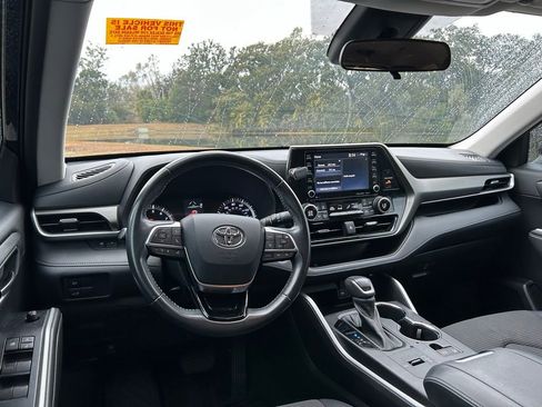 Used 2021 Toyota Highlander LE image 11