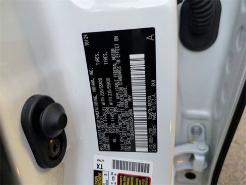 Used 2024 Toyota Highlander FWD image 31