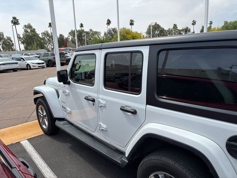 Used 2019 Jeep Wrangler Unlimited Sahara image 11