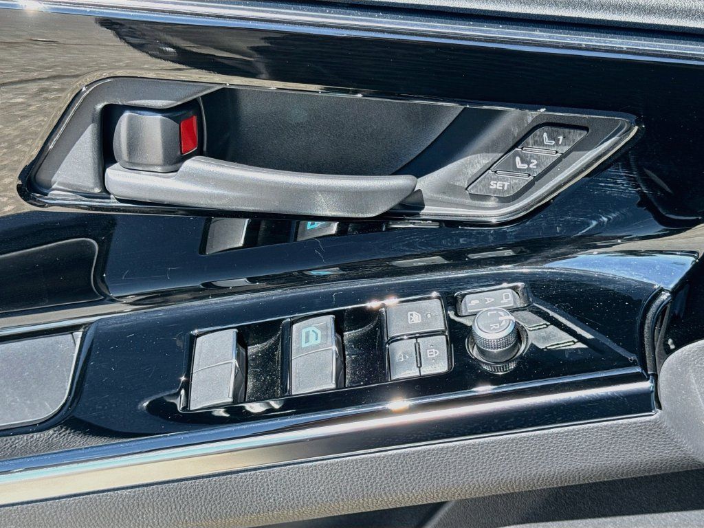 Certified 2023 Subaru Solterra AWD image 20