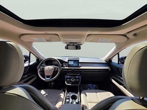 Used 2022 Lincoln Corsair AWD w/ Premium Package image 18